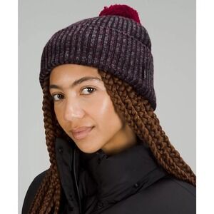 NWT Lululemon Textured Fleece Lined Knit Pom Pom Beanie Cassis/Black